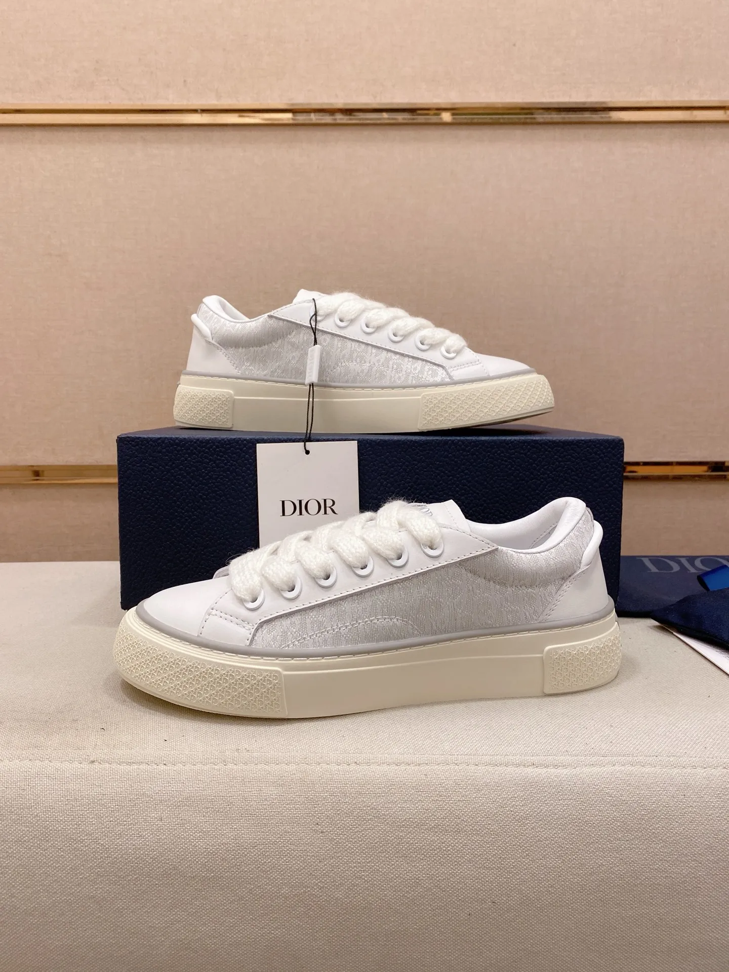 Factory price: 300 Men's shoes 💰[Dior·Dior] Top 🔍Couple style 💏🔍New casual sports style couple shoes, new four-season design, perfect workmanship, lace-up lazy style to create cabinet quality, upper: imported first-layer cowhide, sheepskin lining is soft and comfortable, ultra-light TPU wear-resistant outsole, simple, versatile fashion men's shoes, excellent color code number 35--44